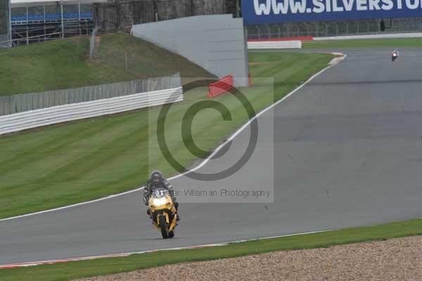Motorcycle action photographs;Silverstone circuit;Silverstone photographs;Trackday digital images;event digital images;eventdigitalimages;no limits trackday;peter wileman photography;rockingham towcester northamptonshire;trackday;trackday photos
