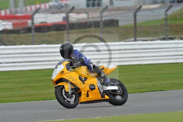 Motorcycle action photographs;Silverstone circuit;Silverstone photographs;Trackday digital images;event digital images;eventdigitalimages;no limits trackday;peter wileman photography;rockingham towcester northamptonshire;trackday;trackday photos