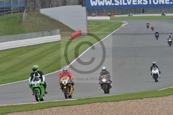 Motorcycle action photographs;Silverstone circuit;Silverstone photographs;Trackday digital images;event digital images;eventdigitalimages;no limits trackday;peter wileman photography;rockingham towcester northamptonshire;trackday;trackday photos