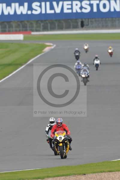 Motorcycle action photographs;Silverstone circuit;Silverstone photographs;Trackday digital images;event digital images;eventdigitalimages;no limits trackday;peter wileman photography;rockingham towcester northamptonshire;trackday;trackday photos