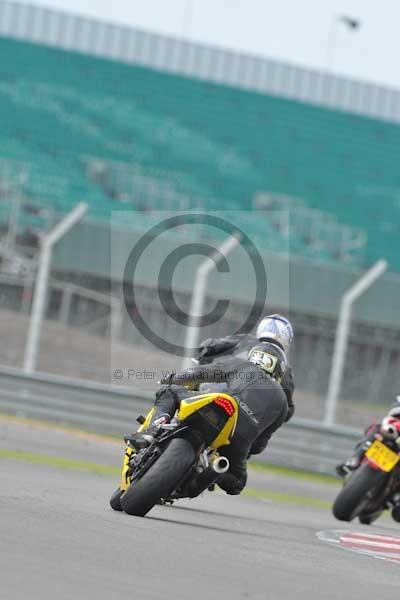 Motorcycle action photographs;Silverstone circuit;Silverstone photographs;Trackday digital images;event digital images;eventdigitalimages;no limits trackday;peter wileman photography;rockingham towcester northamptonshire;trackday;trackday photos