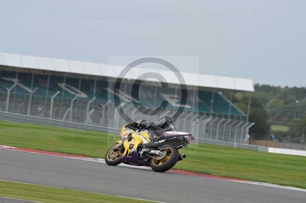 Motorcycle action photographs;Silverstone circuit;Silverstone photographs;Trackday digital images;event digital images;eventdigitalimages;no limits trackday;peter wileman photography;rockingham towcester northamptonshire;trackday;trackday photos