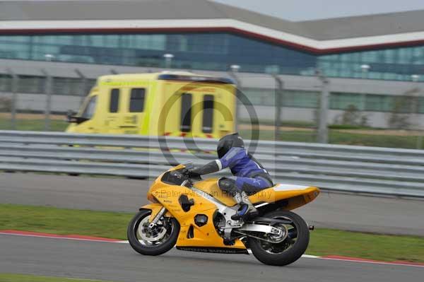 Motorcycle action photographs;Silverstone circuit;Silverstone photographs;Trackday digital images;event digital images;eventdigitalimages;no limits trackday;peter wileman photography;rockingham towcester northamptonshire;trackday;trackday photos