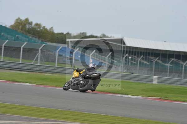 Motorcycle action photographs;Silverstone circuit;Silverstone photographs;Trackday digital images;event digital images;eventdigitalimages;no limits trackday;peter wileman photography;rockingham towcester northamptonshire;trackday;trackday photos