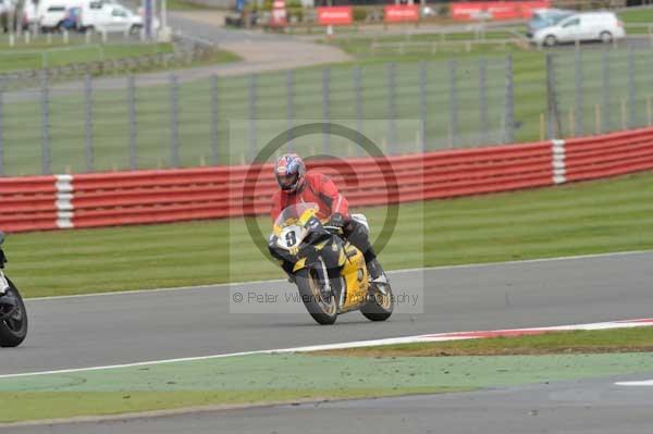 Motorcycle action photographs;Silverstone circuit;Silverstone photographs;Trackday digital images;event digital images;eventdigitalimages;no limits trackday;peter wileman photography;rockingham towcester northamptonshire;trackday;trackday photos