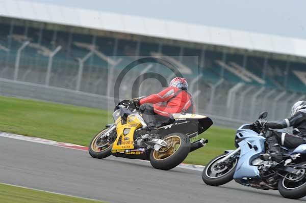 Motorcycle action photographs;Silverstone circuit;Silverstone photographs;Trackday digital images;event digital images;eventdigitalimages;no limits trackday;peter wileman photography;rockingham towcester northamptonshire;trackday;trackday photos
