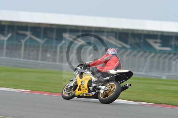 Motorcycle action photographs;Silverstone circuit;Silverstone photographs;Trackday digital images;event digital images;eventdigitalimages;no limits trackday;peter wileman photography;rockingham towcester northamptonshire;trackday;trackday photos