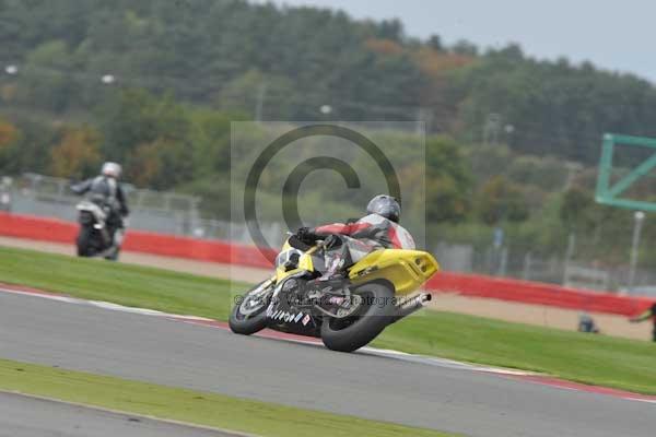 Motorcycle action photographs;Silverstone circuit;Silverstone photographs;Trackday digital images;event digital images;eventdigitalimages;no limits trackday;peter wileman photography;rockingham towcester northamptonshire;trackday;trackday photos