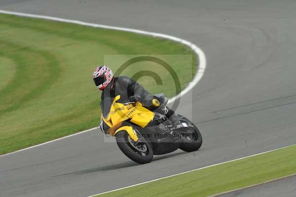 Motorcycle action photographs;Silverstone circuit;Silverstone photographs;Trackday digital images;event digital images;eventdigitalimages;no limits trackday;peter wileman photography;rockingham towcester northamptonshire;trackday;trackday photos