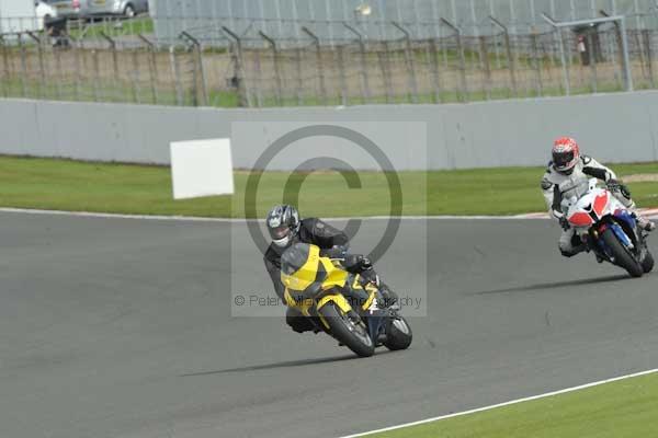 Motorcycle action photographs;Silverstone circuit;Silverstone photographs;Trackday digital images;event digital images;eventdigitalimages;no limits trackday;peter wileman photography;rockingham towcester northamptonshire;trackday;trackday photos