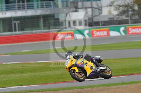 Motorcycle action photographs;Silverstone circuit;Silverstone photographs;Trackday digital images;event digital images;eventdigitalimages;no limits trackday;peter wileman photography;rockingham towcester northamptonshire;trackday;trackday photos