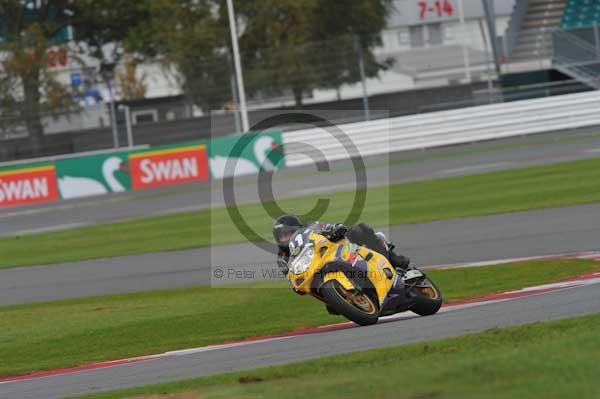 Motorcycle action photographs;Silverstone circuit;Silverstone photographs;Trackday digital images;event digital images;eventdigitalimages;no limits trackday;peter wileman photography;rockingham towcester northamptonshire;trackday;trackday photos