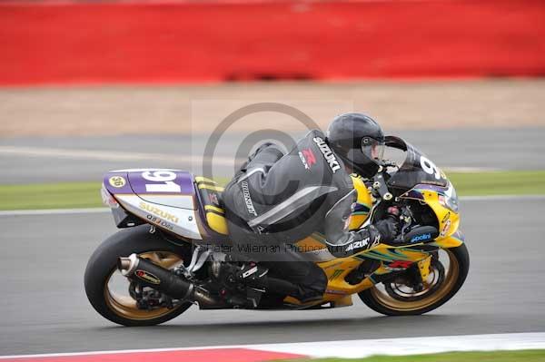 Motorcycle action photographs;Silverstone circuit;Silverstone photographs;Trackday digital images;event digital images;eventdigitalimages;no limits trackday;peter wileman photography;rockingham towcester northamptonshire;trackday;trackday photos