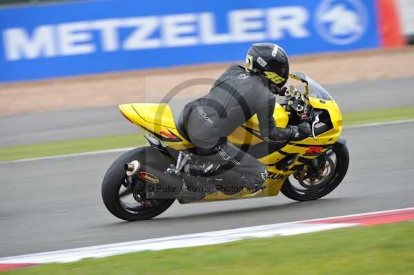 Motorcycle action photographs;Silverstone circuit;Silverstone photographs;Trackday digital images;event digital images;eventdigitalimages;no limits trackday;peter wileman photography;rockingham towcester northamptonshire;trackday;trackday photos