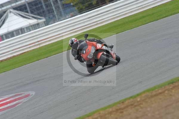 Motorcycle action photographs;Silverstone circuit;Silverstone photographs;Trackday digital images;event digital images;eventdigitalimages;no limits trackday;peter wileman photography;rockingham towcester northamptonshire;trackday;trackday photos