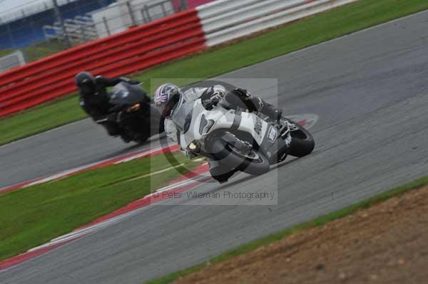 Motorcycle action photographs;Silverstone circuit;Silverstone photographs;Trackday digital images;event digital images;eventdigitalimages;no limits trackday;peter wileman photography;rockingham towcester northamptonshire;trackday;trackday photos