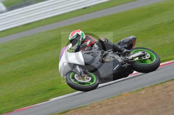 Motorcycle action photographs;Silverstone circuit;Silverstone photographs;Trackday digital images;event digital images;eventdigitalimages;no limits trackday;peter wileman photography;rockingham towcester northamptonshire;trackday;trackday photos