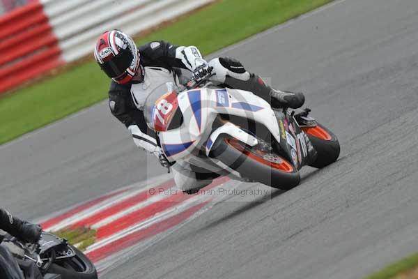 Motorcycle action photographs;Silverstone circuit;Silverstone photographs;Trackday digital images;event digital images;eventdigitalimages;no limits trackday;peter wileman photography;rockingham towcester northamptonshire;trackday;trackday photos