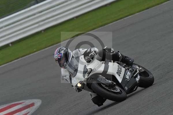 Motorcycle action photographs;Silverstone circuit;Silverstone photographs;Trackday digital images;event digital images;eventdigitalimages;no limits trackday;peter wileman photography;rockingham towcester northamptonshire;trackday;trackday photos