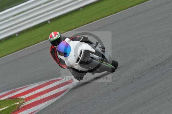 Motorcycle action photographs;Silverstone circuit;Silverstone photographs;Trackday digital images;event digital images;eventdigitalimages;no limits trackday;peter wileman photography;rockingham towcester northamptonshire;trackday;trackday photos