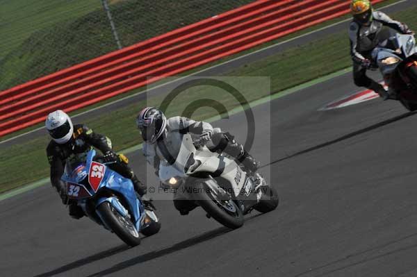 Motorcycle action photographs;Silverstone circuit;Silverstone photographs;Trackday digital images;event digital images;eventdigitalimages;no limits trackday;peter wileman photography;rockingham towcester northamptonshire;trackday;trackday photos