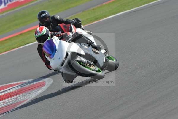 Motorcycle action photographs;Silverstone circuit;Silverstone photographs;Trackday digital images;event digital images;eventdigitalimages;no limits trackday;peter wileman photography;rockingham towcester northamptonshire;trackday;trackday photos