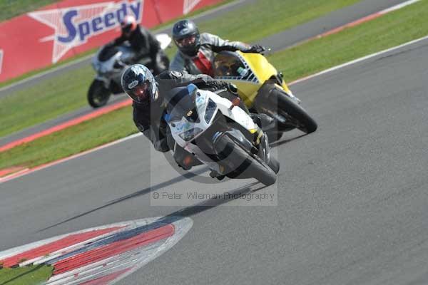 Motorcycle action photographs;Silverstone circuit;Silverstone photographs;Trackday digital images;event digital images;eventdigitalimages;no limits trackday;peter wileman photography;rockingham towcester northamptonshire;trackday;trackday photos