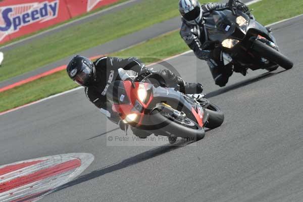 Motorcycle action photographs;Silverstone circuit;Silverstone photographs;Trackday digital images;event digital images;eventdigitalimages;no limits trackday;peter wileman photography;rockingham towcester northamptonshire;trackday;trackday photos