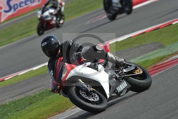 Motorcycle action photographs;Silverstone circuit;Silverstone photographs;Trackday digital images;event digital images;eventdigitalimages;no limits trackday;peter wileman photography;rockingham towcester northamptonshire;trackday;trackday photos