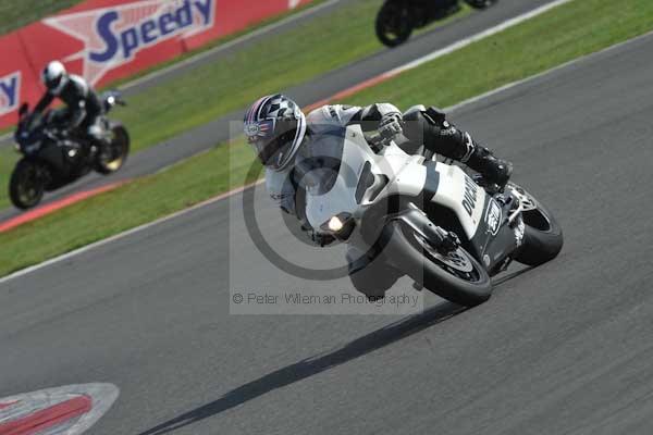 Motorcycle action photographs;Silverstone circuit;Silverstone photographs;Trackday digital images;event digital images;eventdigitalimages;no limits trackday;peter wileman photography;rockingham towcester northamptonshire;trackday;trackday photos