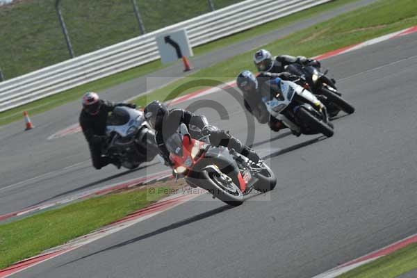 Motorcycle action photographs;Silverstone circuit;Silverstone photographs;Trackday digital images;event digital images;eventdigitalimages;no limits trackday;peter wileman photography;rockingham towcester northamptonshire;trackday;trackday photos