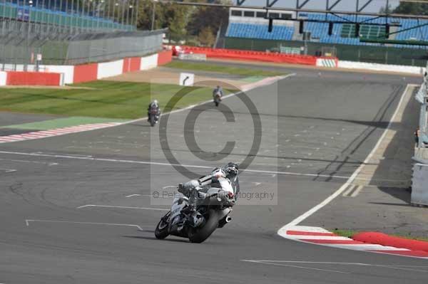 Motorcycle action photographs;Silverstone circuit;Silverstone photographs;Trackday digital images;event digital images;eventdigitalimages;no limits trackday;peter wileman photography;rockingham towcester northamptonshire;trackday;trackday photos