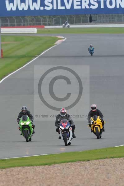 Motorcycle action photographs;Silverstone circuit;Silverstone photographs;Trackday digital images;event digital images;eventdigitalimages;no limits trackday;peter wileman photography;rockingham towcester northamptonshire;trackday;trackday photos