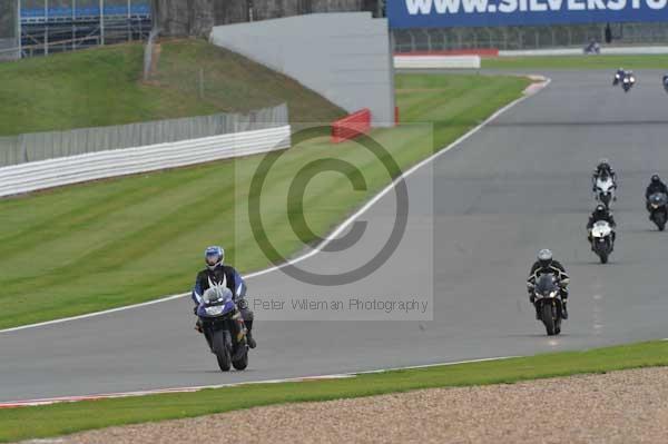 Motorcycle action photographs;Silverstone circuit;Silverstone photographs;Trackday digital images;event digital images;eventdigitalimages;no limits trackday;peter wileman photography;rockingham towcester northamptonshire;trackday;trackday photos