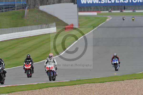 Motorcycle action photographs;Silverstone circuit;Silverstone photographs;Trackday digital images;event digital images;eventdigitalimages;no limits trackday;peter wileman photography;rockingham towcester northamptonshire;trackday;trackday photos