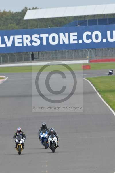 Motorcycle action photographs;Silverstone circuit;Silverstone photographs;Trackday digital images;event digital images;eventdigitalimages;no limits trackday;peter wileman photography;rockingham towcester northamptonshire;trackday;trackday photos