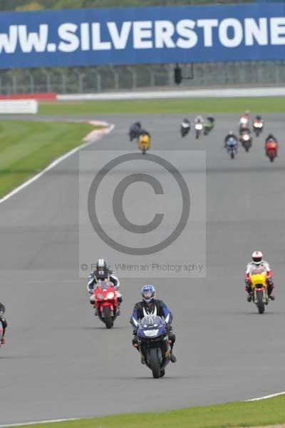 Motorcycle action photographs;Silverstone circuit;Silverstone photographs;Trackday digital images;event digital images;eventdigitalimages;no limits trackday;peter wileman photography;rockingham towcester northamptonshire;trackday;trackday photos