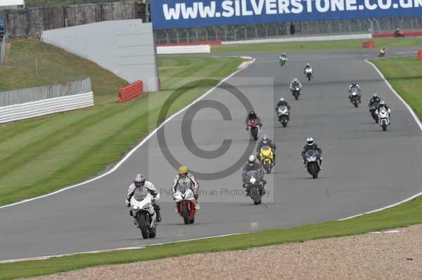 Motorcycle action photographs;Silverstone circuit;Silverstone photographs;Trackday digital images;event digital images;eventdigitalimages;no limits trackday;peter wileman photography;rockingham towcester northamptonshire;trackday;trackday photos