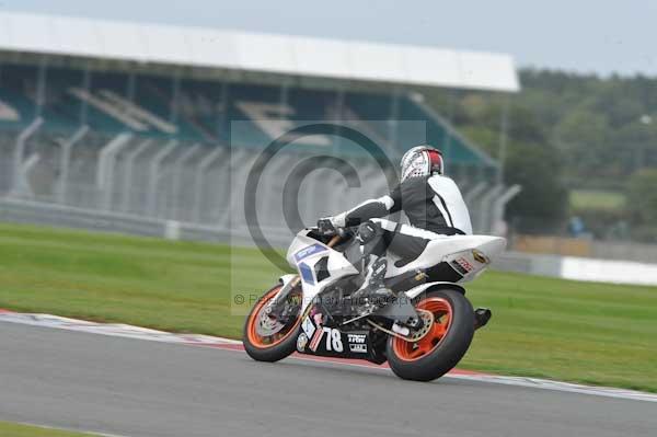 Motorcycle action photographs;Silverstone circuit;Silverstone photographs;Trackday digital images;event digital images;eventdigitalimages;no limits trackday;peter wileman photography;rockingham towcester northamptonshire;trackday;trackday photos
