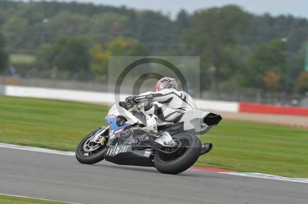 Motorcycle action photographs;Silverstone circuit;Silverstone photographs;Trackday digital images;event digital images;eventdigitalimages;no limits trackday;peter wileman photography;rockingham towcester northamptonshire;trackday;trackday photos
