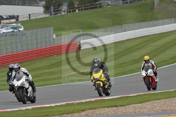 Motorcycle action photographs;Silverstone circuit;Silverstone photographs;Trackday digital images;event digital images;eventdigitalimages;no limits trackday;peter wileman photography;rockingham towcester northamptonshire;trackday;trackday photos