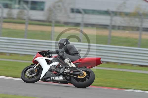 Motorcycle action photographs;Silverstone circuit;Silverstone photographs;Trackday digital images;event digital images;eventdigitalimages;no limits trackday;peter wileman photography;rockingham towcester northamptonshire;trackday;trackday photos