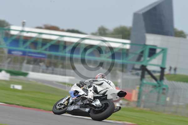 Motorcycle action photographs;Silverstone circuit;Silverstone photographs;Trackday digital images;event digital images;eventdigitalimages;no limits trackday;peter wileman photography;rockingham towcester northamptonshire;trackday;trackday photos