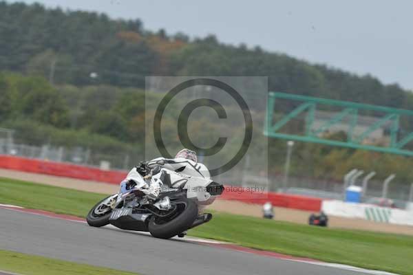Motorcycle action photographs;Silverstone circuit;Silverstone photographs;Trackday digital images;event digital images;eventdigitalimages;no limits trackday;peter wileman photography;rockingham towcester northamptonshire;trackday;trackday photos
