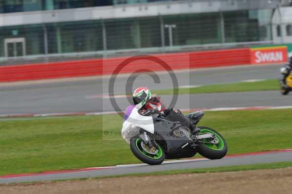 Motorcycle action photographs;Silverstone circuit;Silverstone photographs;Trackday digital images;event digital images;eventdigitalimages;no limits trackday;peter wileman photography;rockingham towcester northamptonshire;trackday;trackday photos