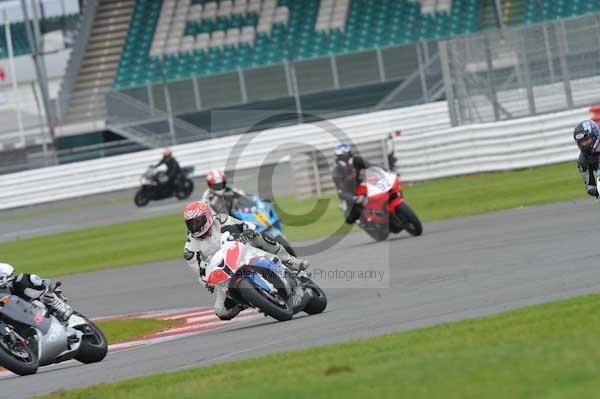 Motorcycle action photographs;Silverstone circuit;Silverstone photographs;Trackday digital images;event digital images;eventdigitalimages;no limits trackday;peter wileman photography;rockingham towcester northamptonshire;trackday;trackday photos