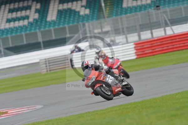 Motorcycle action photographs;Silverstone circuit;Silverstone photographs;Trackday digital images;event digital images;eventdigitalimages;no limits trackday;peter wileman photography;rockingham towcester northamptonshire;trackday;trackday photos