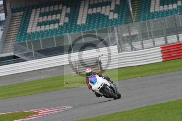 Motorcycle action photographs;Silverstone circuit;Silverstone photographs;Trackday digital images;event digital images;eventdigitalimages;no limits trackday;peter wileman photography;rockingham towcester northamptonshire;trackday;trackday photos