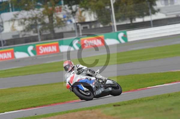Motorcycle action photographs;Silverstone circuit;Silverstone photographs;Trackday digital images;event digital images;eventdigitalimages;no limits trackday;peter wileman photography;rockingham towcester northamptonshire;trackday;trackday photos