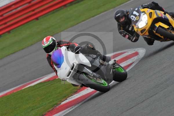 Motorcycle action photographs;Silverstone circuit;Silverstone photographs;Trackday digital images;event digital images;eventdigitalimages;no limits trackday;peter wileman photography;rockingham towcester northamptonshire;trackday;trackday photos